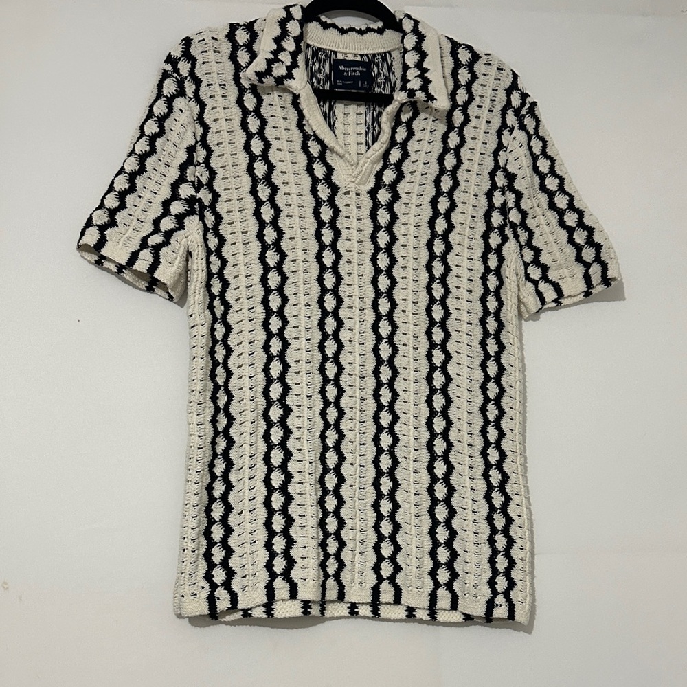 Abercrombie & Fitch Black and Cream V-Neck Sweater